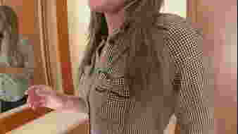 Felizgult lány kemény anális kalandot él át