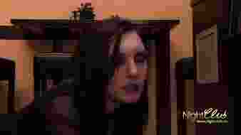 Fiatal lány kefél egy idegen idősebb férfival