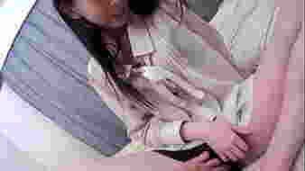 Szűzies japán lány bemutatkozás közben megdugva és beléélvezve