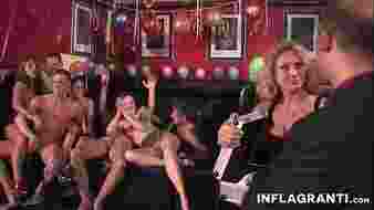 Német lányt többen megdugják, arcra élveznek, mélytorok és kielégülés