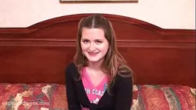 A sovány tini lenyeli a spermát